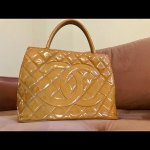 100% Authentic • CHANEL • Vintage Medallion